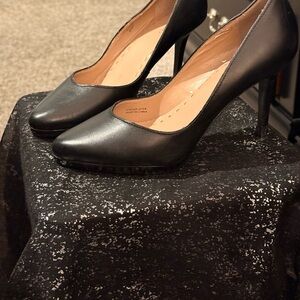 Tahari Black Leather Pointed Toe Heels with Pink Accent